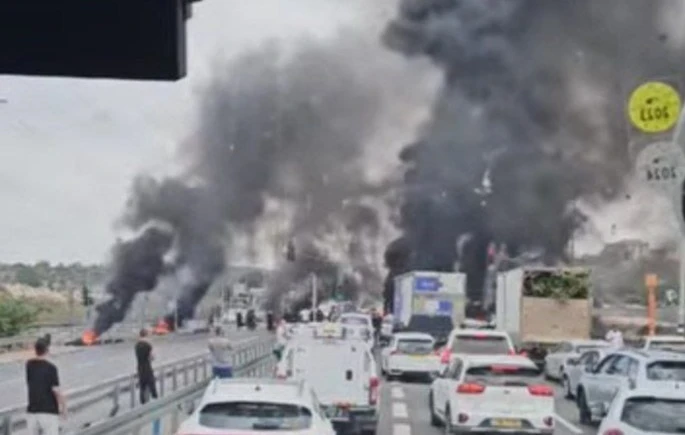 הפגנות הדרוזים בצפון: אדם נכווה מצמיג בוער - מצבו בינוני