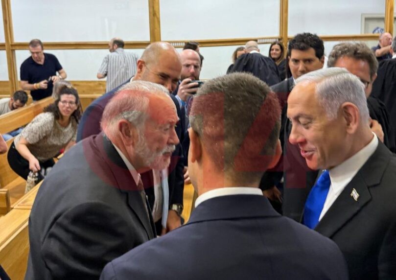 האקבי הגיע לבית המשפט כדי לראות איך מבזבזים את זמנו של רה"מ