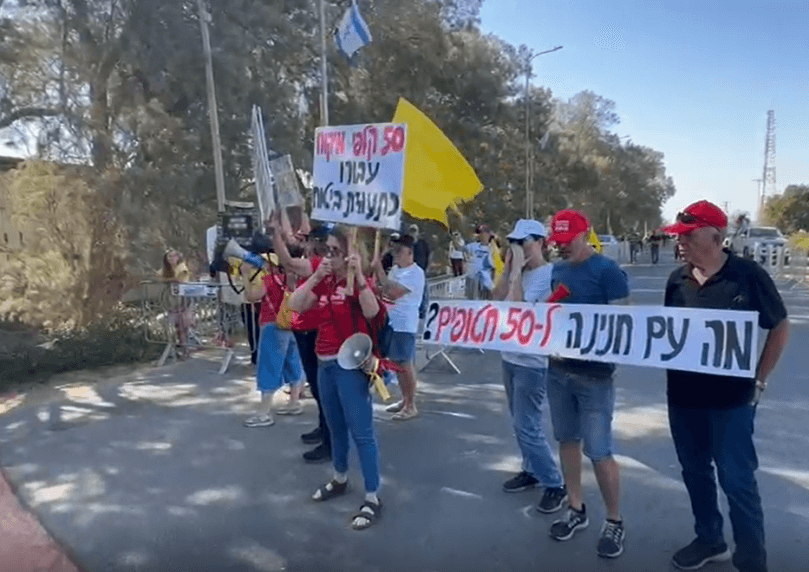 לראשונה מאז המלחמה: ראש הממשלה נתניהו מבקר בקיבוץ ניר עוז