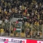 אוהדי א.א.ק אתונה הניפו דגלי פלשתין במשחק מול הפועל באר שבע