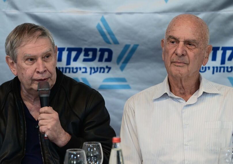לשעברים בקריאה לטראמפ: לחץ על נתניהו לעצור את המלחמה