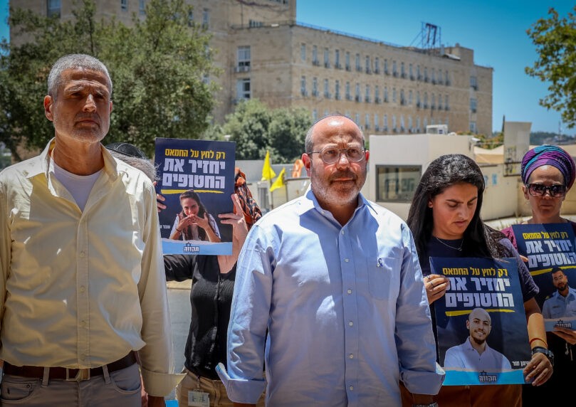 משפחות החטופים נגד השבתת המשק: "במקום לעצור - בואו נפעל"