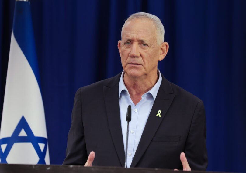 "פייק מוחלט": זו תגובת גנץ לבקשת החנינה של רה"מ נתניהו
