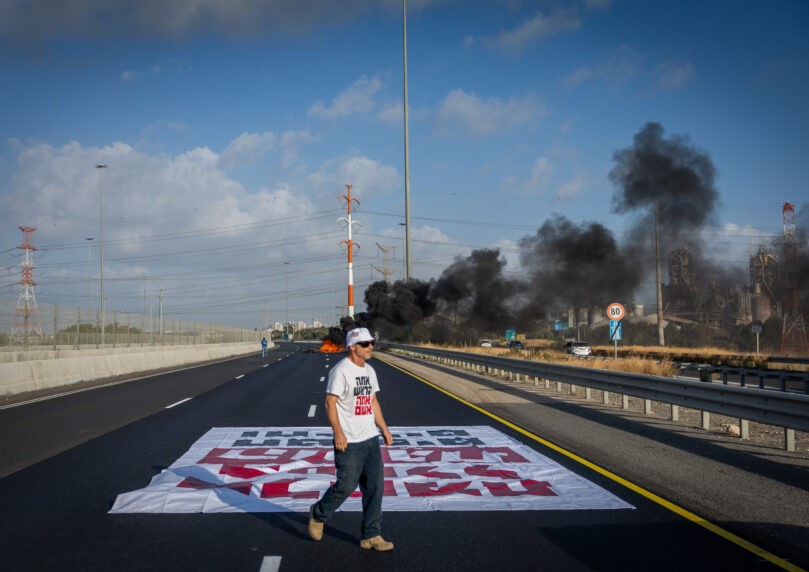 הזכות להפגין לא עולה על הזכות לנוע בביטחון בכבישים