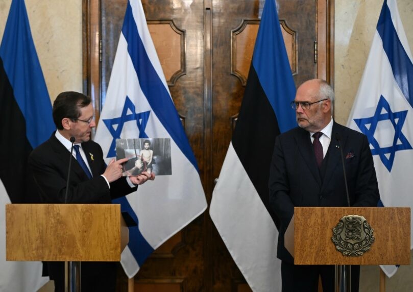הרצוג בפגישה עם נשיא אסטוניה: "אל תפלו לשקרים של חמאס"