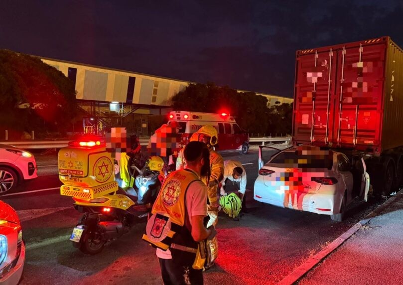 אשדוד: נקבע מותו של גבר בן 60 לאחר שהתנגש במשאית חונה