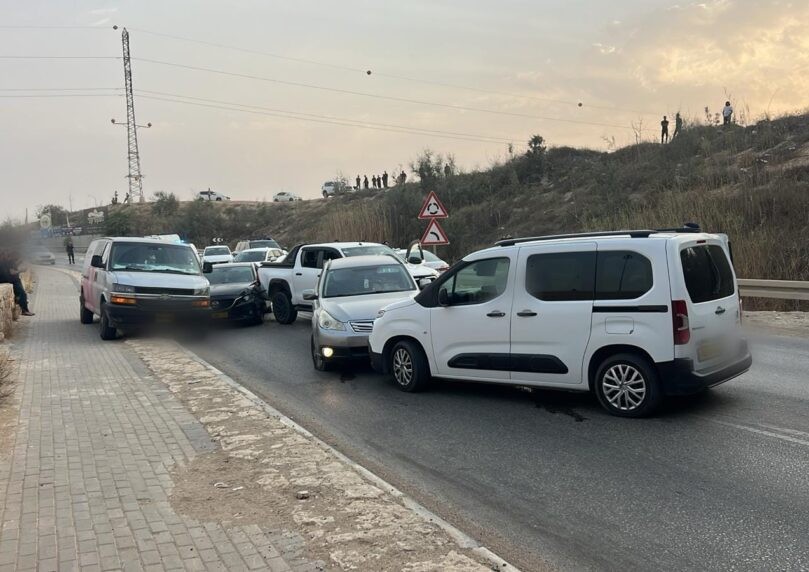 ניגחו רכבים וניידת: שני אחים מחורה נעצרו בתום מרדף