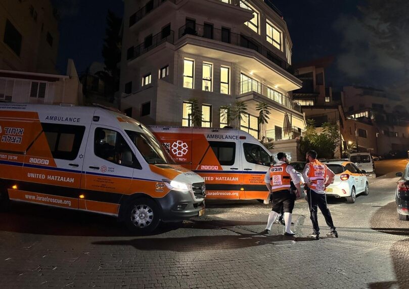 בני ברק: פעוט התגלגל בחדר המדרגות - ונפצע באורח קשה