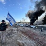 מפגינים חוסמים צמתים וכבישים בקלות – ללא פעולות אכיפה
