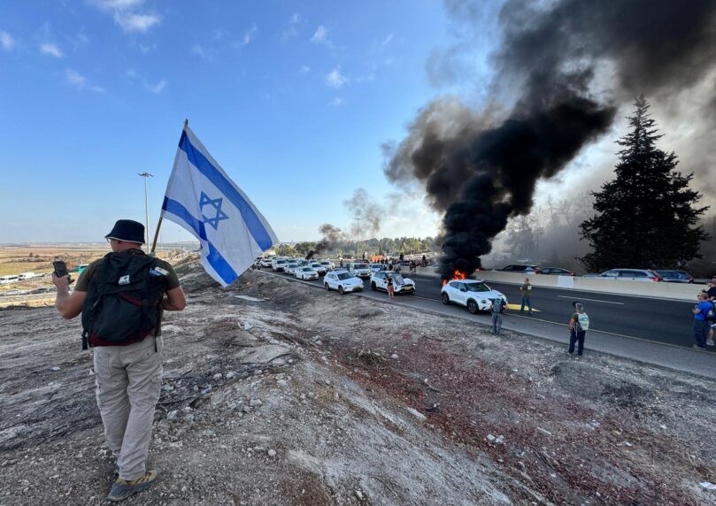 מפגינים חוסמים צמתים וכבישים בקלות - ללא פעולות אכיפה