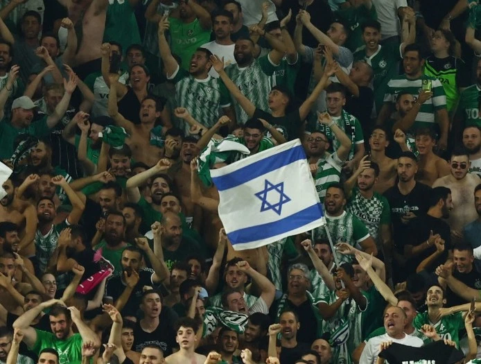 לפני המשחק מול מכבי ת"א: קטטה בין אוהדי מכבי חיפה לשוטרים