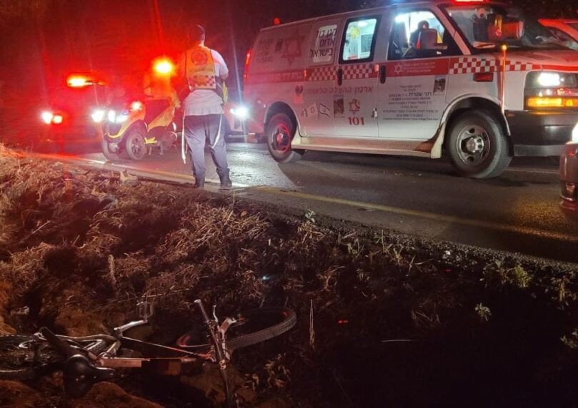 רוכב אופניים נפצע קשה בתאונת דרכים בשרון