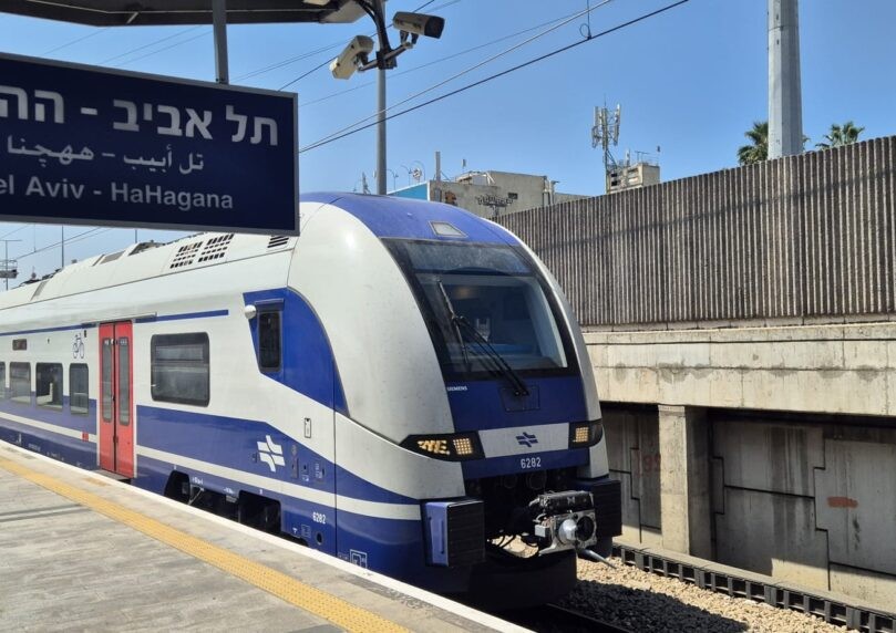 חוזרים בהדרגה לשגרה: שירותי האוטובוסים והרכבות מתרחבים