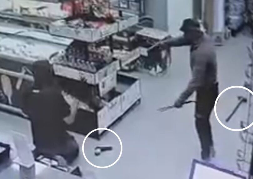 תיעוד דרמטי: שודדים חמושים פרצו לתחנת דלק בנגב ונתפסו על חם