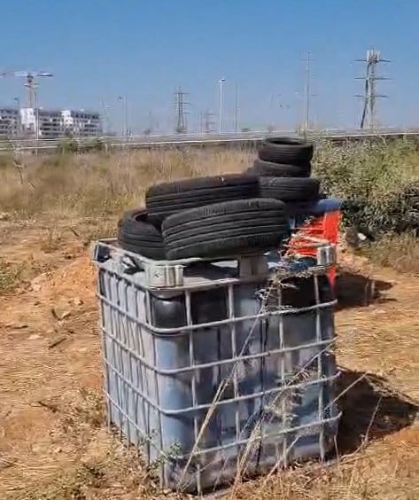 חשד לניסיון הבערה: אותר מצבור צמיגים סמוך לכביש 4