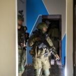 קור רוח וגבורה: כוחותינו פשטו על כפר סמוך לגבול סוריה | צפו