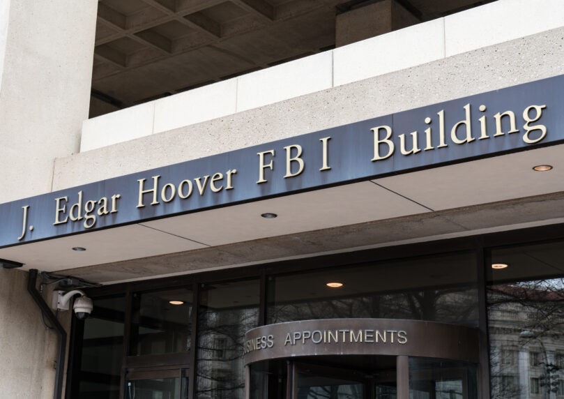 ראש ה-FBI מעדכן: "החשוד בירי צ'רלי קירק נמצא כעת במעצר"