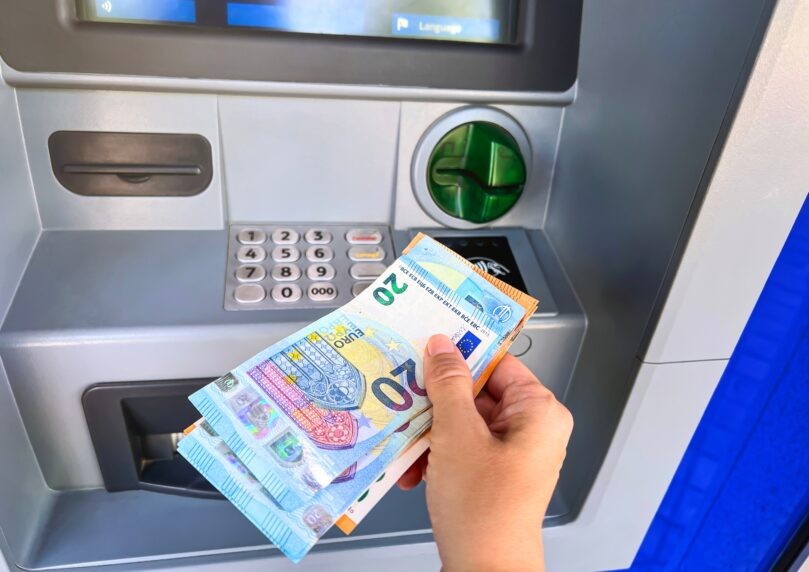 הטעות שעולה לכם ביוקר: פרופסור מ"ייל" חשף את בלוף ההשקעות