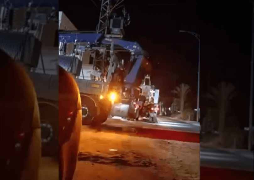 עובד חברת החשמל נורה הלילה בערערה בנגב במהלך עבודתו | צפו