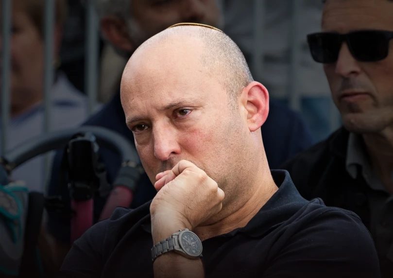 מסרים מבולבלים, ופוליטיקה קטנה: ה"קאמבק" של בנט עלוב מתמיד