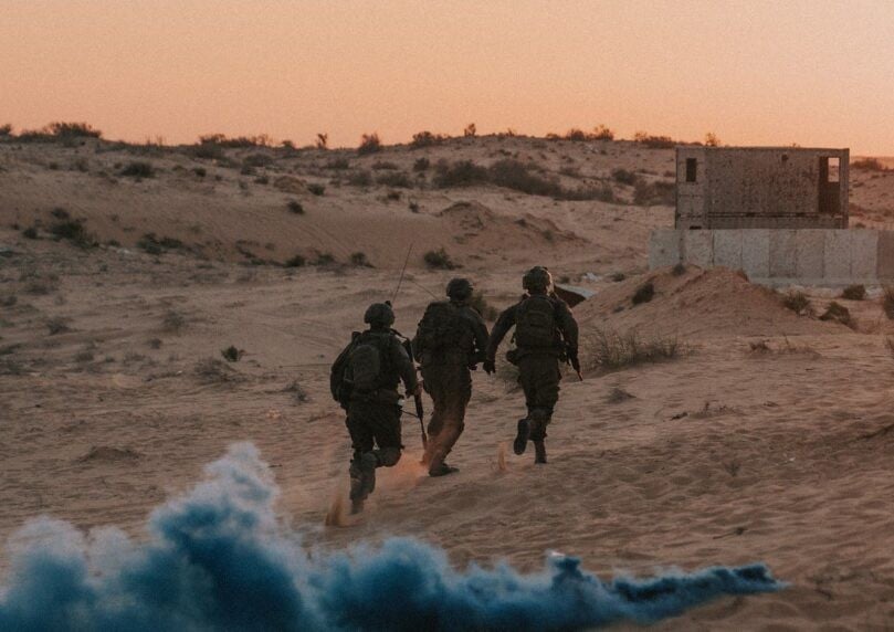 צה"ל מציג: כתבה מחזקת - לא, הפגנה מחלישה - כן