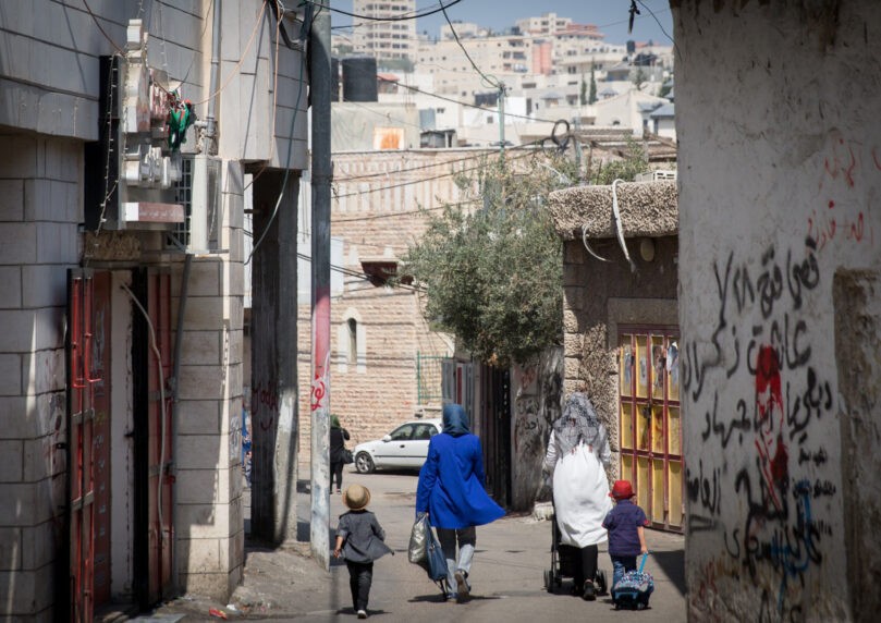 יהודי חולץ מהכפר דהיישה במרחב עציון - לאחר שיצא לקניות