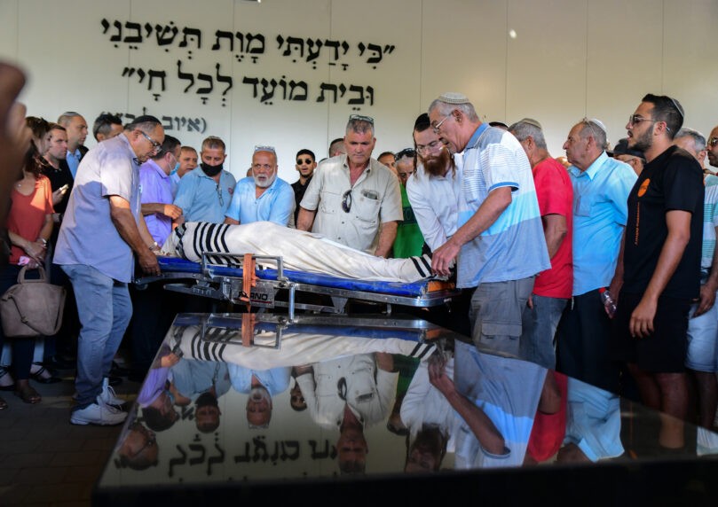 אלמנתו של הנרצח היהודי בלינץ' בביקורת חריפה על בית המשפט