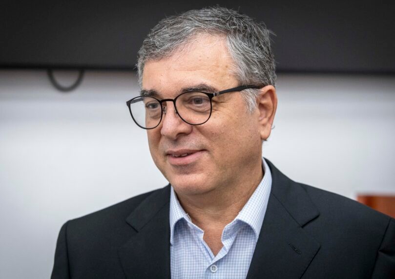 שלמה פילבר עוקץ את הפרשנים בערוצי התקשורת: "לך תסמוך עליהם"