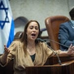 נמשך קרב הגרסאות בין המשטרה לבין מאי גולן בנוגע לחקירת אמה