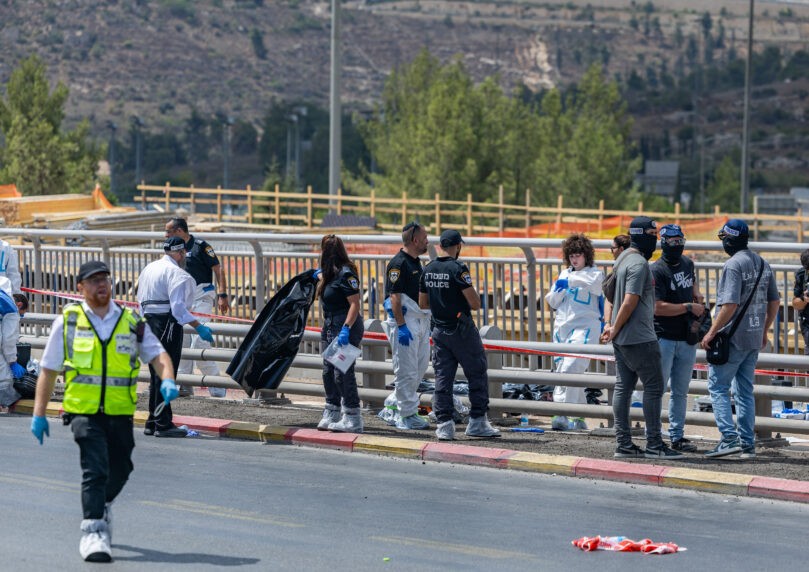 גורם ביטחוני: ככל הנראה המחבלים מיו"ש; חשש לחפץ חשוד בזירה