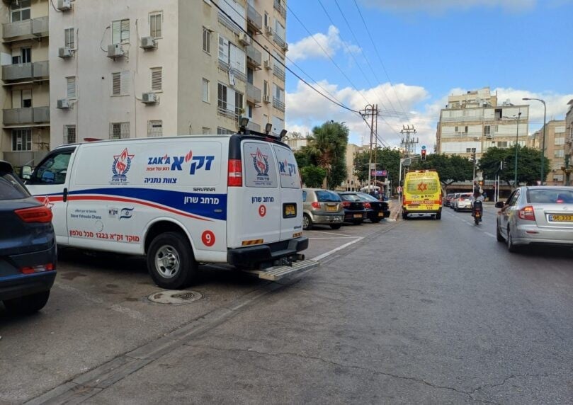 טרגדיה בנתניה: גבר בן 82 נחנק למוות בביתו