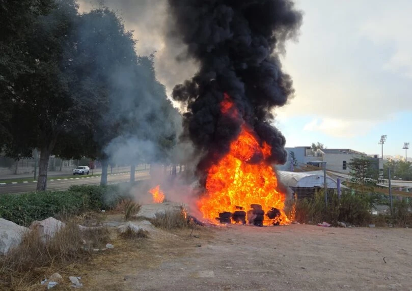 טרור שמאלני: מוחים הציתו רכב של מילואימניק בירושלים | תיעוד