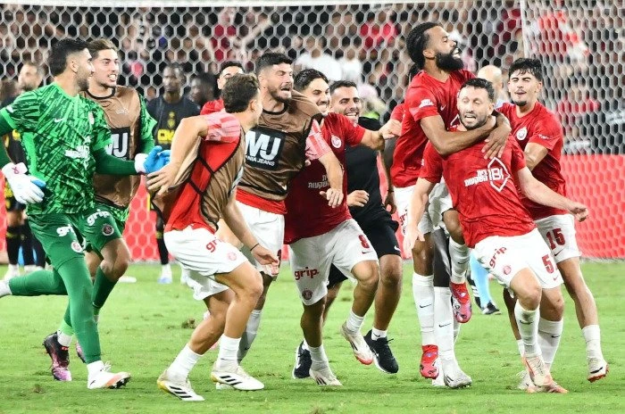 הפועל ת"א ניצחה את הפועל חיפה ועלתה למקום הראשון בליגת העל