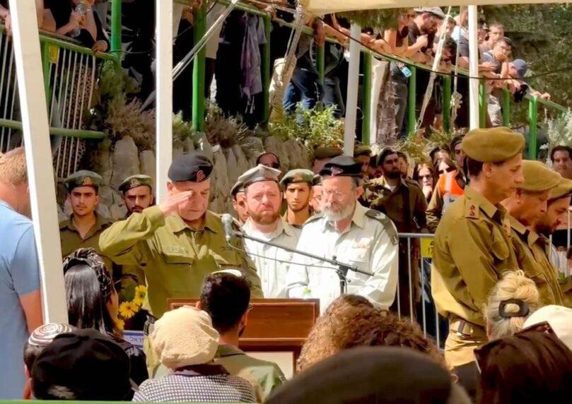 "דמות של מסירות ואהבת הארץ": מפקדו של איציק הרוש ז"ל ספד לו