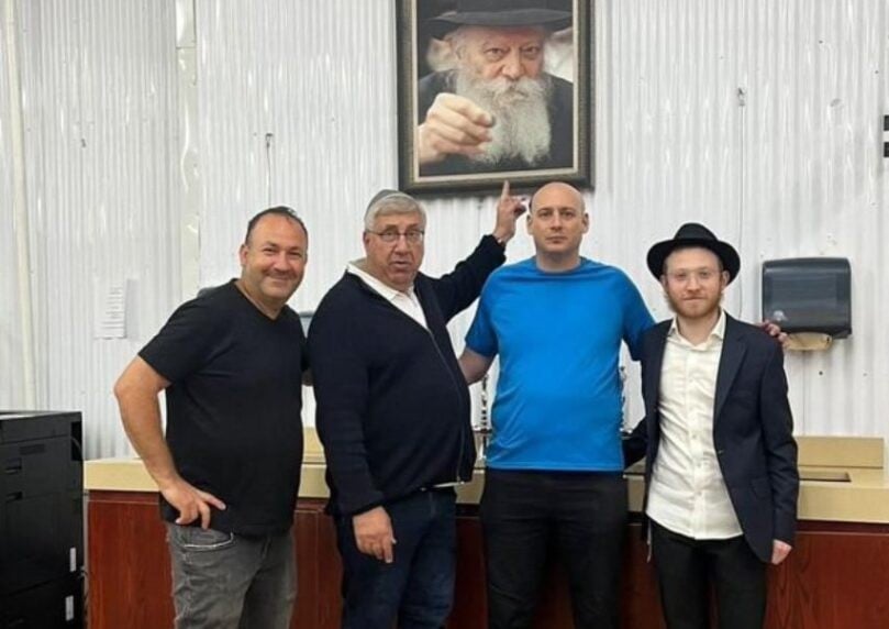 לפני נאום רה"מ באו"ם: ברדוגו ומורג פתחו בתפילה באוהל הרבי