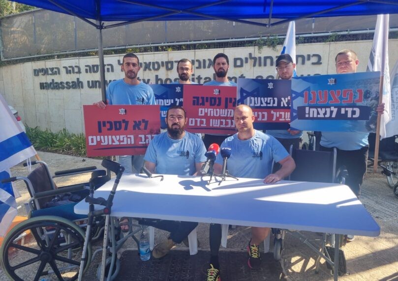 פצוע המלחמה שלף את הפרוטזה וקרא לרה"מ: "אין לך מנדט להיכנע"