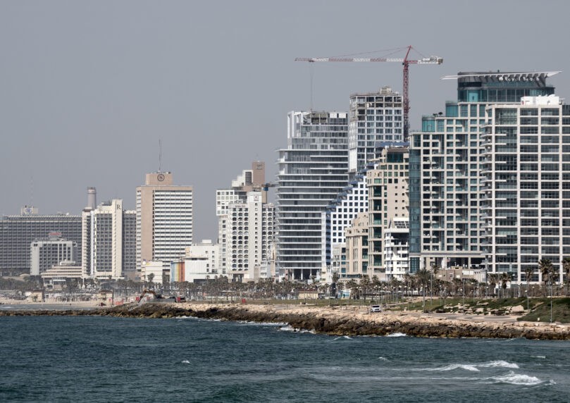 בשל ממצאים חריגים: הרחצה בחוף הפופולרי בתל אביב נאסרה