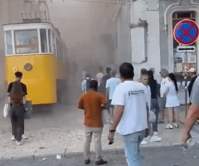 הרכבל האייקוני בליסבון קרס: שלושה בני אדם נהרגו, יש לכודים