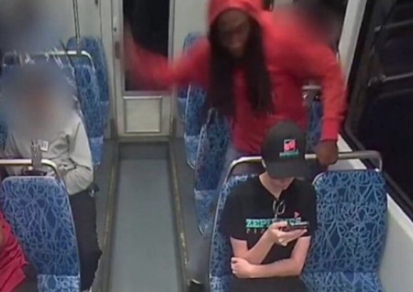 ללא כל סיבה: פליטה אוקראינית נדקרה למוות ברכבת הקלה