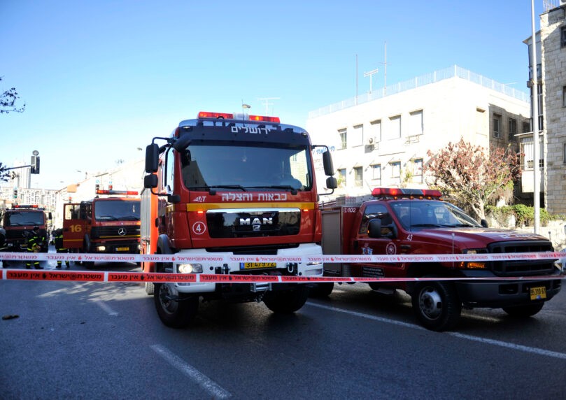"נמנע אסון כבד": 20 לכודים חולצו משריפה בסוכה | צפו