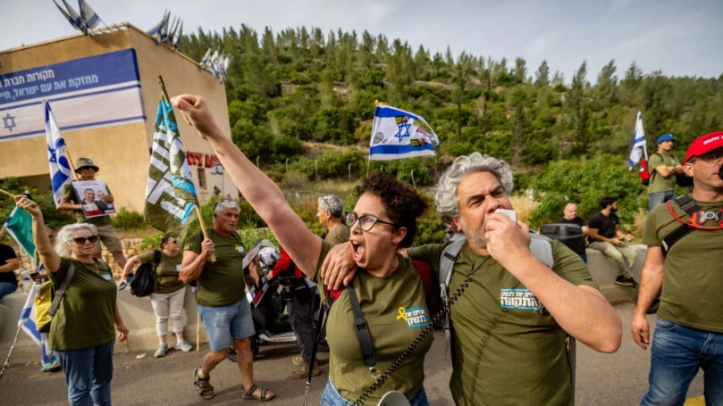 'אחים לנשק' מנסים לגייס תמיכה להשקפתם הפוליטית בתוך צה"ל