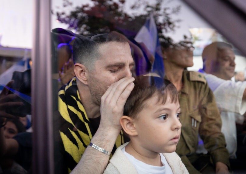 שורד השבי אלקנה בוחבוט שוחרר מבית החולים שיבא