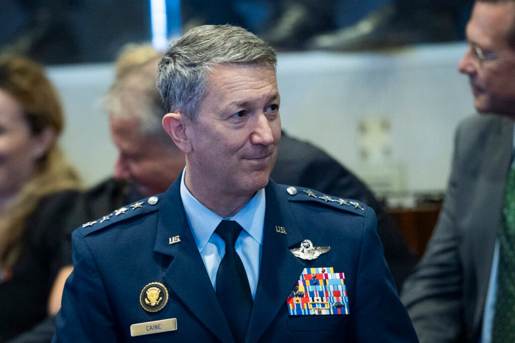Trump Weighs Two-Week Iran Campaign After Secret Meeting
