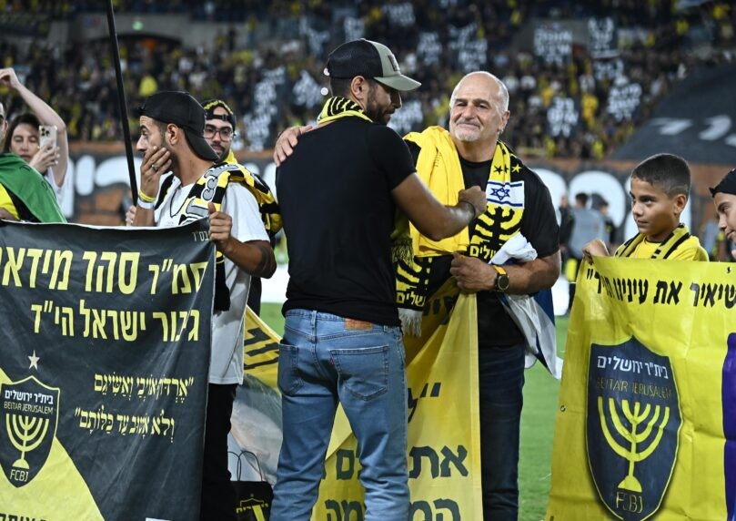 צמרמורת בטדי: בית"ר י-ם ועידן עמדי הצדיעו למשפחות השכולות