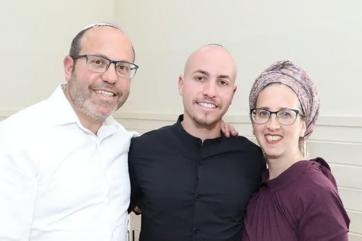 אביו של החטוף איתן מור: "עד שזה לא קורה - זה לא קורה" | צפו
