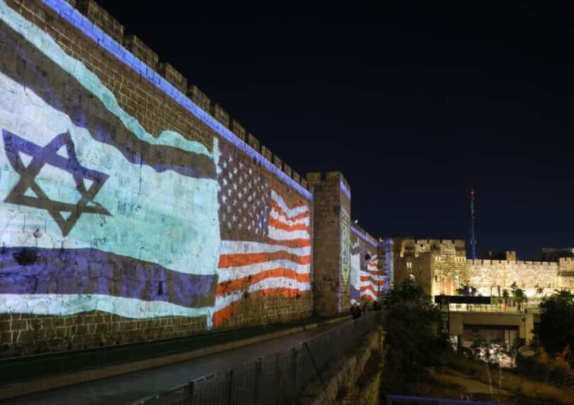 בהוקרה לטראמפ: ירושלים הוארה בדגלי ארה"ב וישראל | צפו
