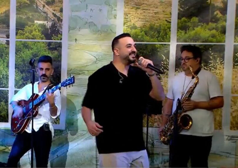 "אל תירא ישראל": מאור אדרי הגיע לשמח את הפטריוטים | צפו