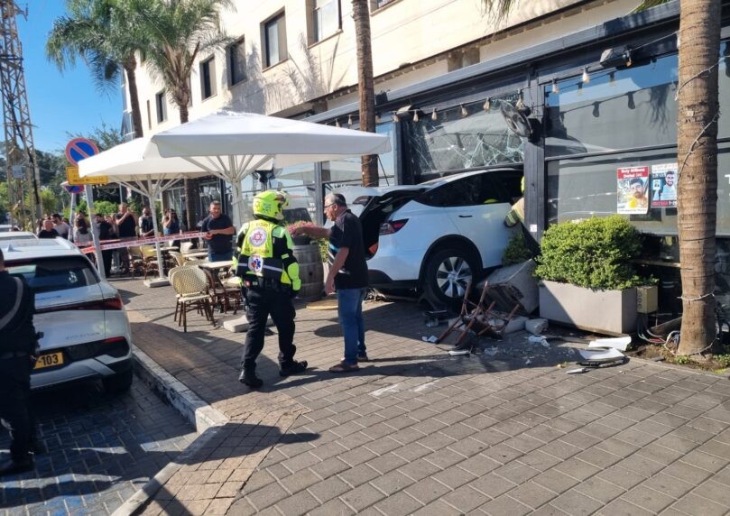 התקרית בכפר סבא: בן 50 נהרג בעת שנכח בבית הקפה