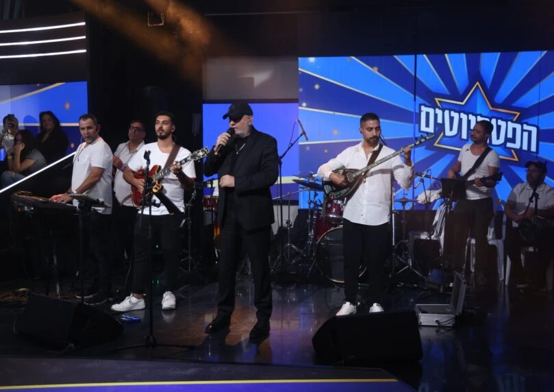 צפו: ההופעה המלאה של עופר לוי באולפן הפטריוטים החדש