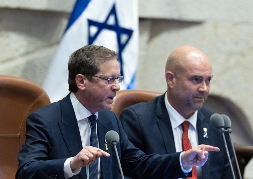 הרצוג סטה מנאומו - ותקף את אוחנה: "לא אקבל חוסר כבוד בסיסי"